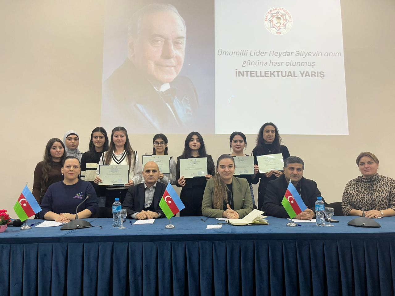 Bakı Qızlar Universitetində Ulu Öndər Heydər Əliyevin anım gününə həsr olunmuş intellektual yarış keçirilib