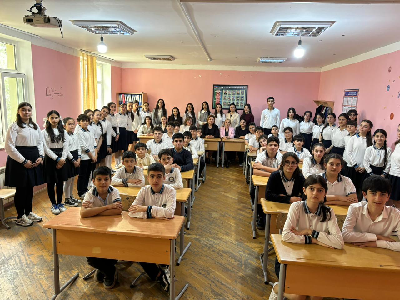 Bakı Qızlar Universitetinin tələbələri Ulu Öndər Heydər Əliyevin 102-ci ildönümünə həsr olunmuş tədbir təşkil ediblər