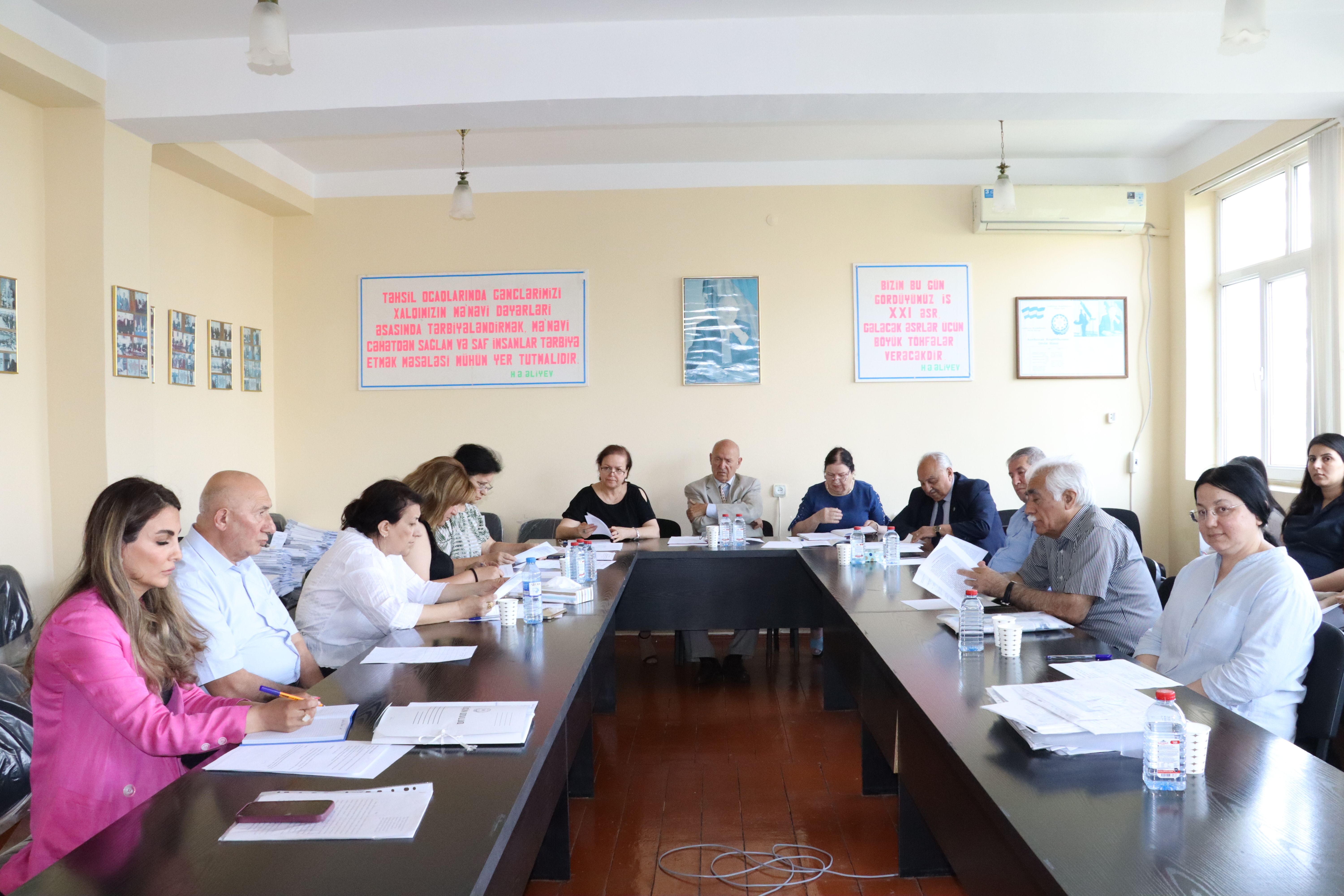 Bakı Qızlar Universitetində magistr dissertasiyalarının müdafiəsi keçirilib