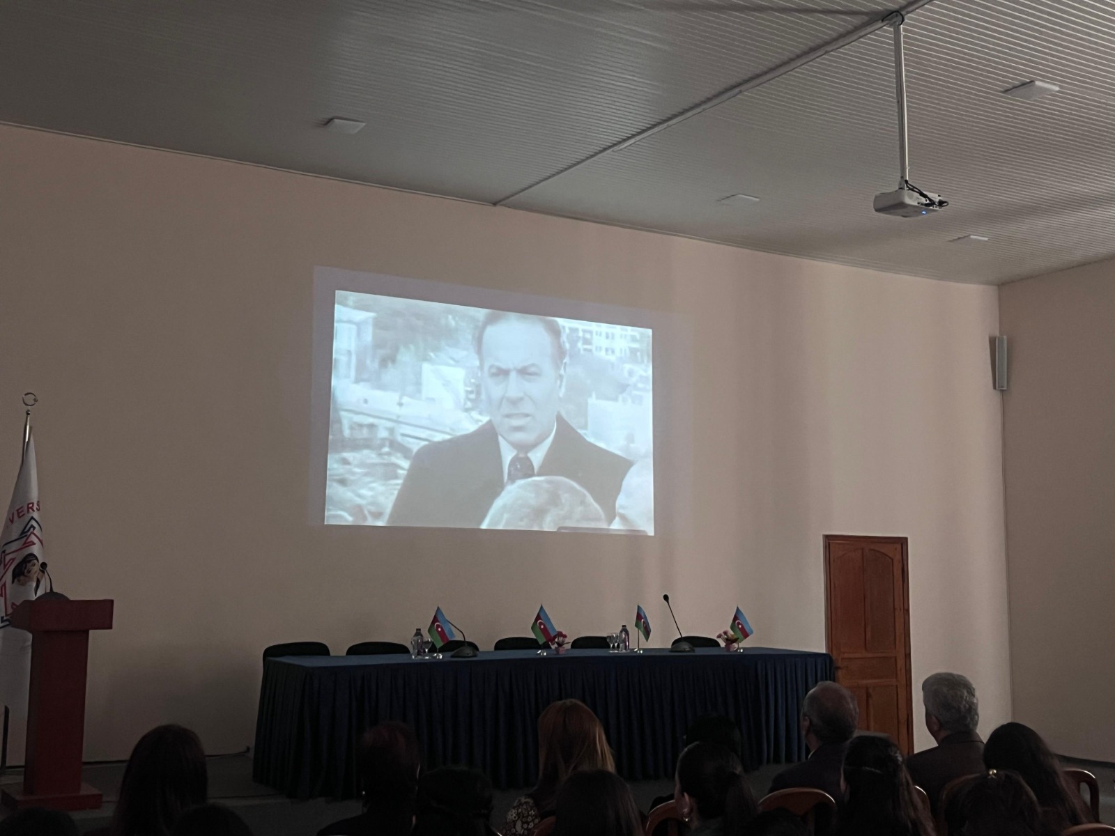 Bakı Qızlar Universitetində Ümummilli Lider Heydər Əliyevin xatirəsinə həsr olunmuş tədbir keçirilib