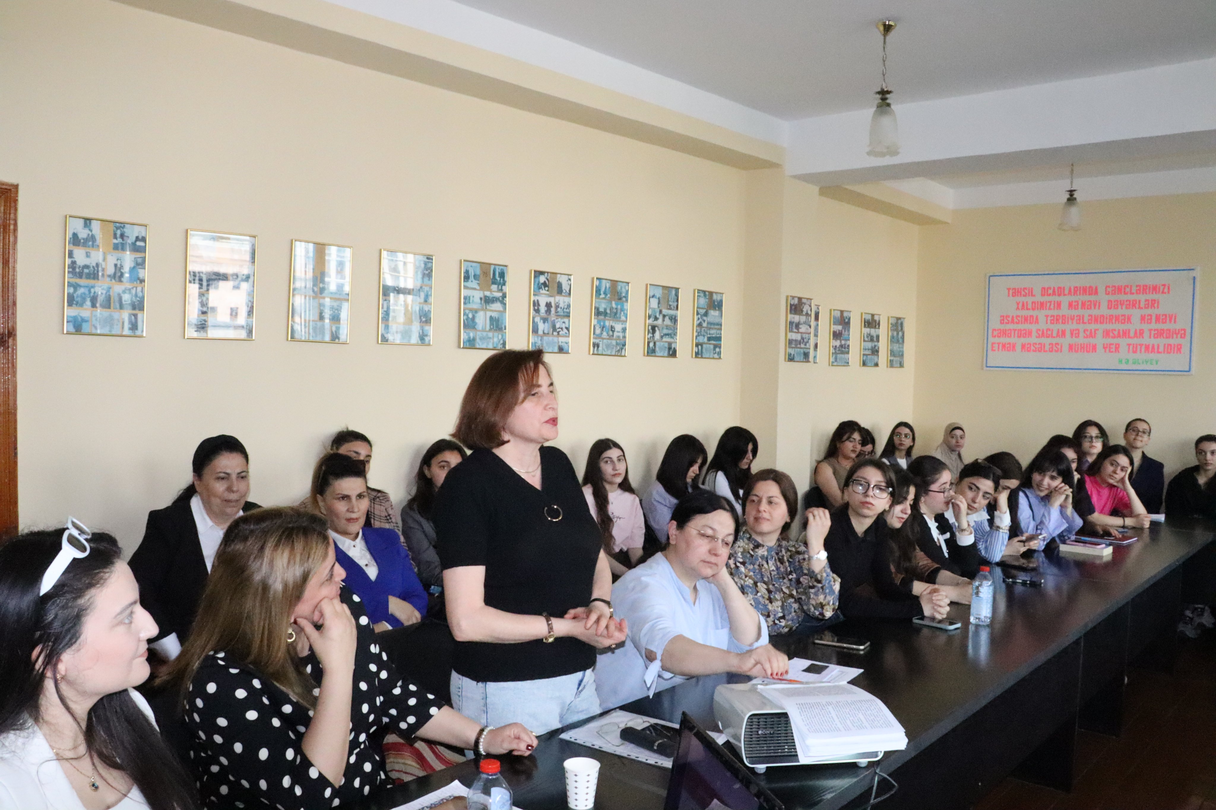 Bakı Qızlar Universitetində “Baxıram, yoxsa görürəm?” adlı elmi seminar keçirildi