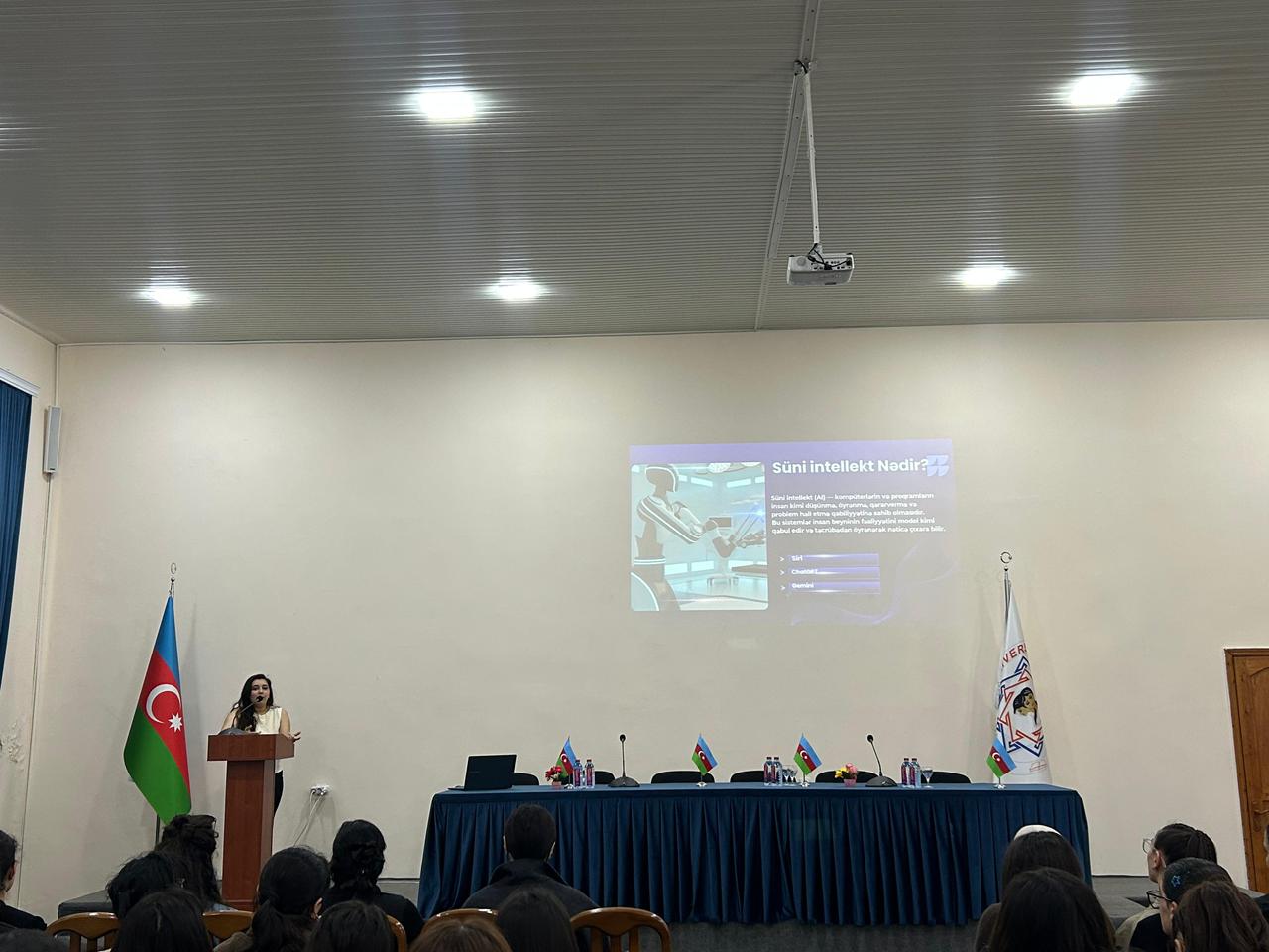 Bakı Qızlar Universitetində “Süni intellekt savadlılığı” mövzusunda təlim keçirilib