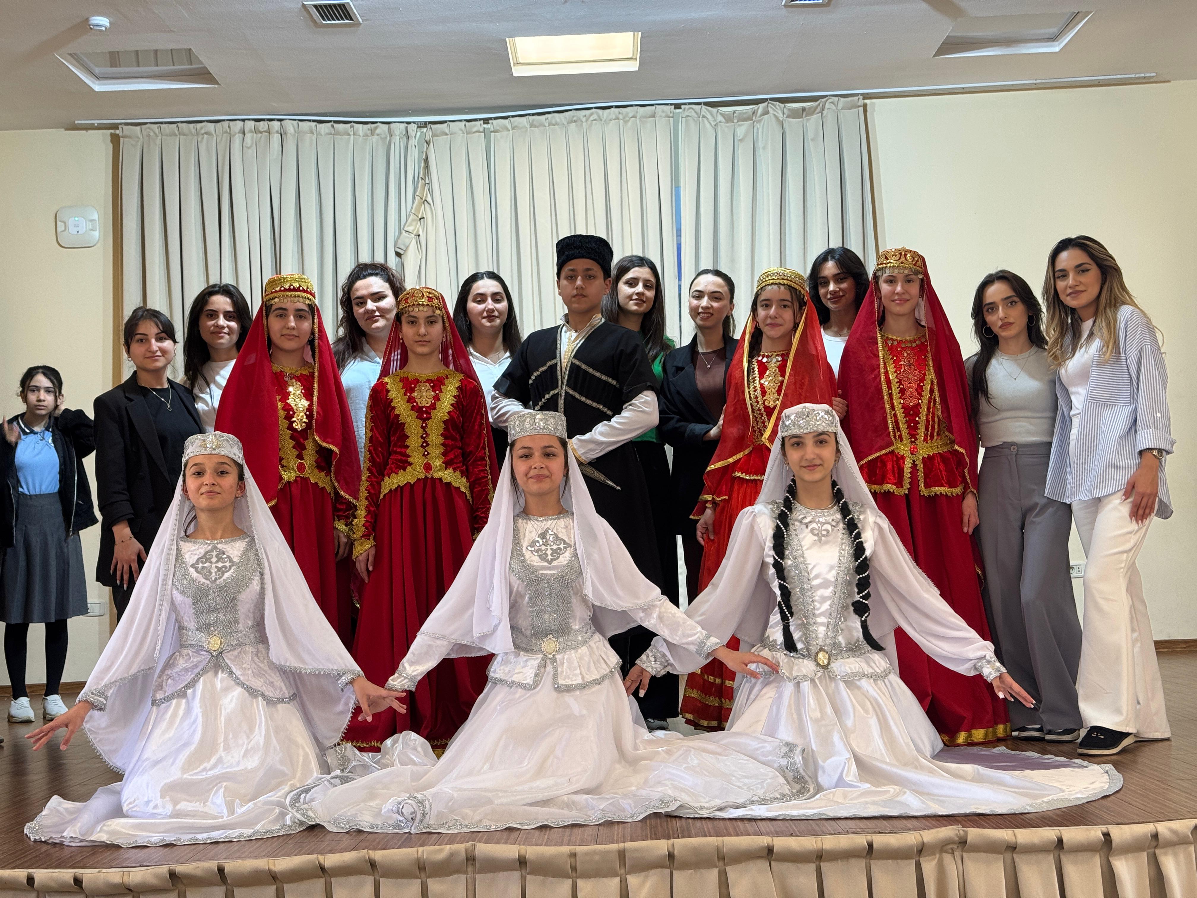 Filologiya-tarix fakültəsinin tələbələri Ulu Öndər Heydər Əliyevin xatirəsinə həsr olunmuş tədbir təşkil ediblər